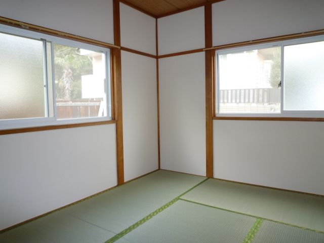Living and room. It is settle tatami rooms