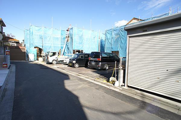 Local photos, including front road. Carefree child-rearing in a quiet residential area