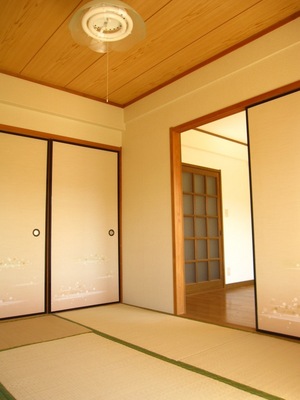 Living and room. There and convenient Japanese-style room ☆