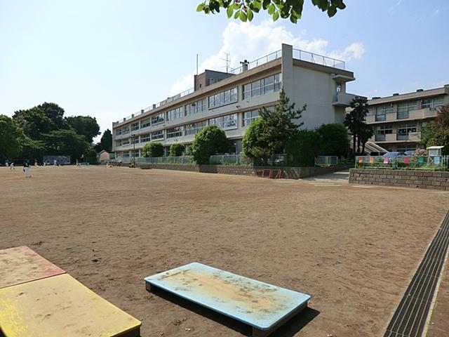 Primary school. Daito elementary school 554m is the proximity of the 7-minute walk to attend without 554m impossible even small children to Saitama Municipal Daito Elementary School