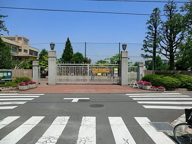 Primary school. 500m to Saitama Municipal Kitaurawa Elementary School