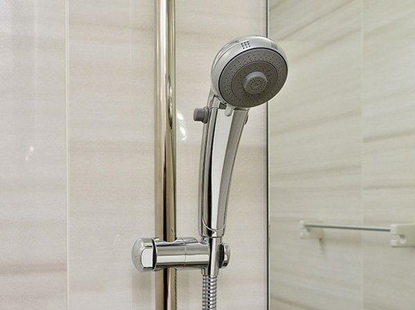 Bathing-wash room.  [One-stop 3WAY shower head] To shower, Adopted 3WAY shower head that you can adjust the water flow with a water-saving button function. It is a specification with enhanced water-saving properties. (Model Room DOS type)