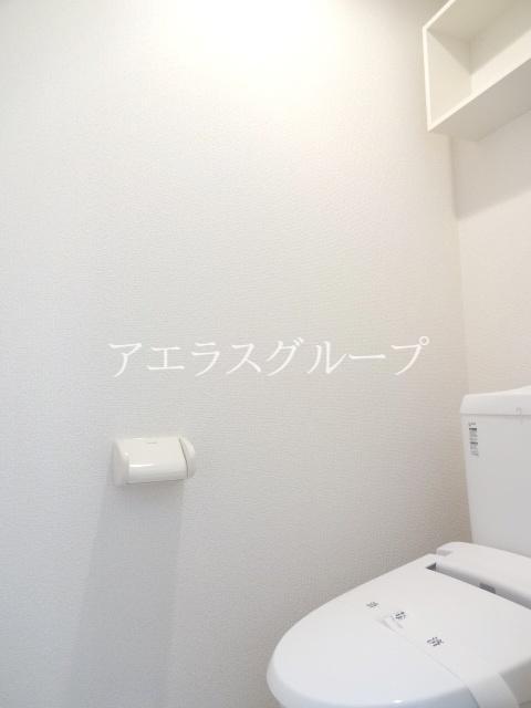 Toilet.  ◆ White was the keynote bidet with toilet ◆ 