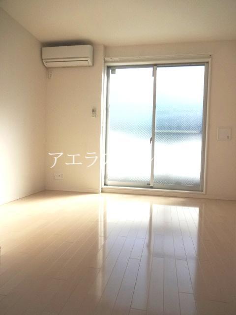 Living and room.  ◆ Room with sunlight entering ◆ 