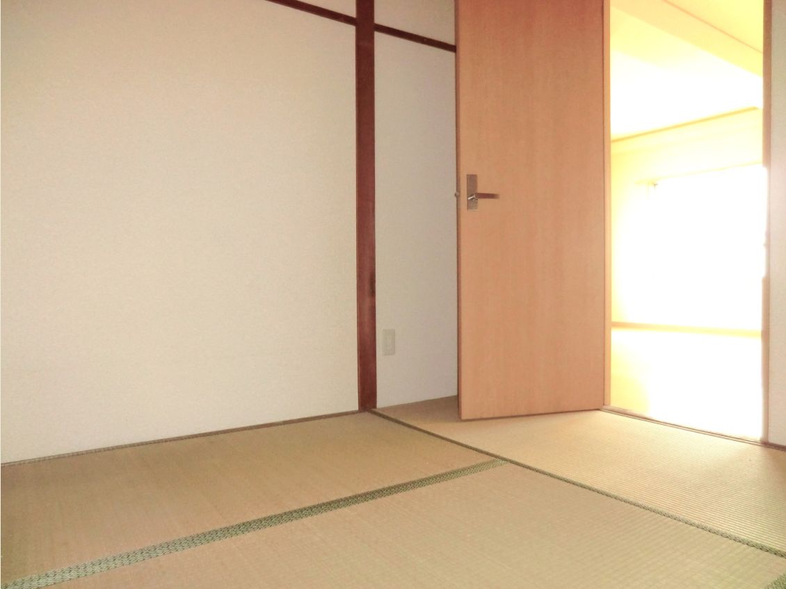 Living and room.  ☆ It is a Japanese-style room 4.5 Pledge ☆