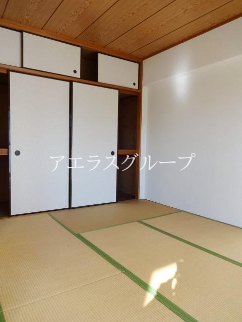 Living and room. Comfortable sleep will take in the calm Japanese-style room