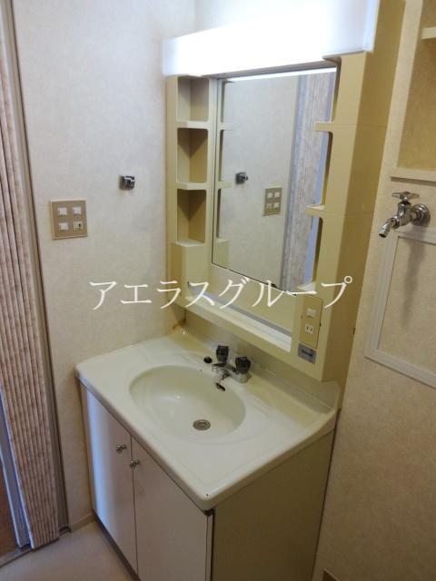 Washroom. There is also a dressing will be appointed independent wash basin