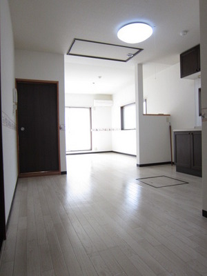 Living and room. 13.5 is the living room, which was based on Joshiro