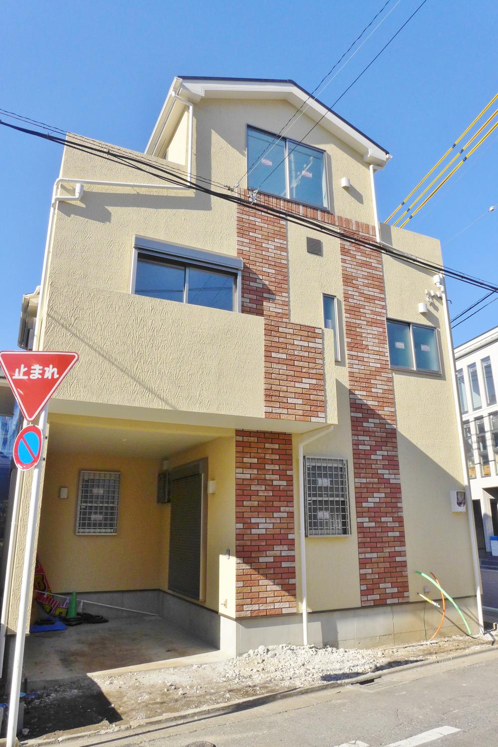 Local appearance photo. 1 Building is located in the corner lot, Daylighting, Ventilation, It is good with view. Built-in garage becomes the accent, Protect your precious car from rain and dew. 