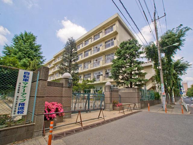 Junior high school. 2000m until the Saitama Municipal Tokiwa Junior High School