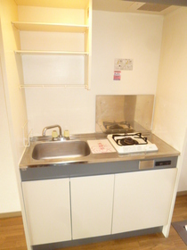 Kitchen. 1-neck with gas stove happy to live alone