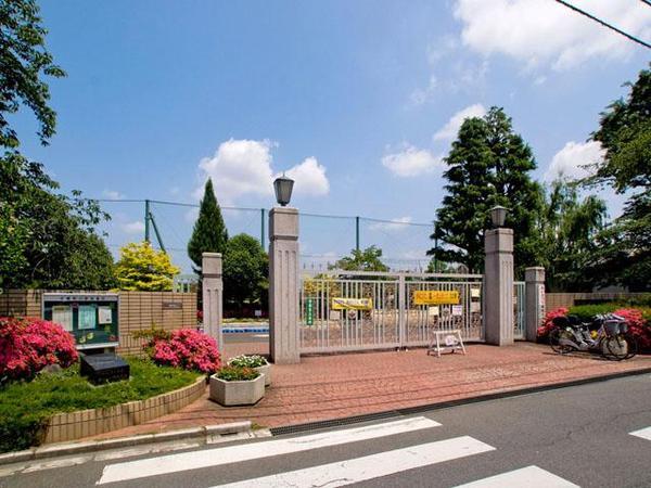 Primary school. Kitaurawa until elementary school 500m