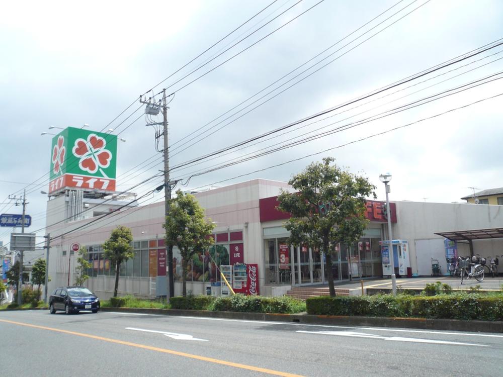 Supermarket. 100m up to life Urawa Shirahata shop