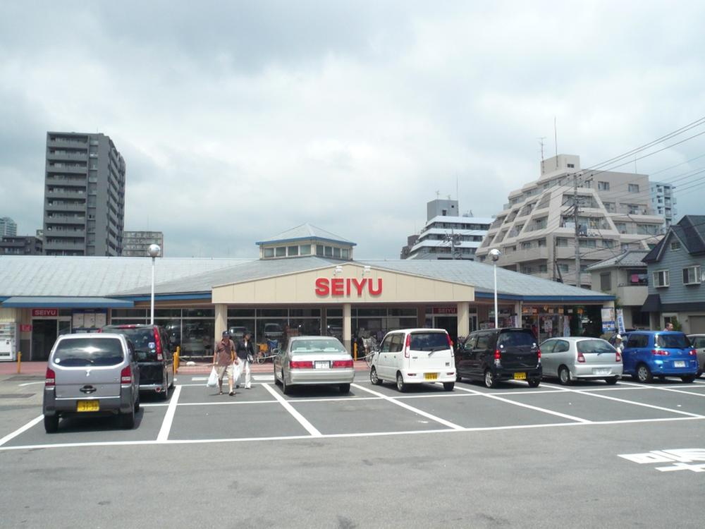 Supermarket. 876m until Seiyu Minami Urawa store
