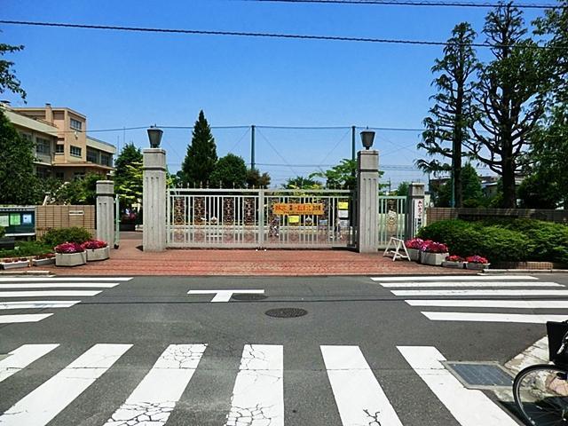 Primary school. Kitaurawa until elementary school 450m