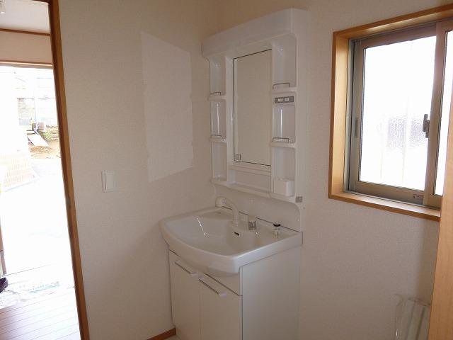 Wash basin, toilet. Indoor (11 May 2013) Shooting Building 2
