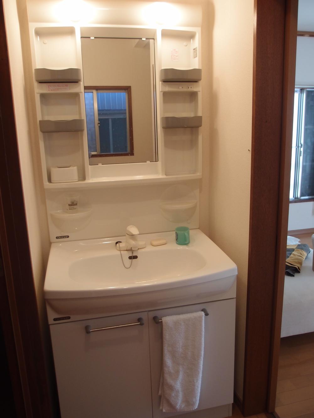 Wash basin, toilet. Indoor (September 2013) Shooting