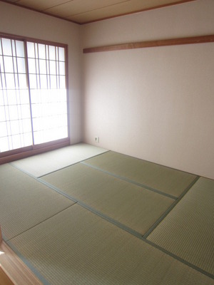 Living and room. Japanese-style room 6 quires You can use to connect with the living!