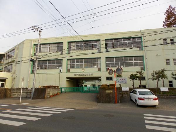Primary school. 850m Shiroyama small to elementary school