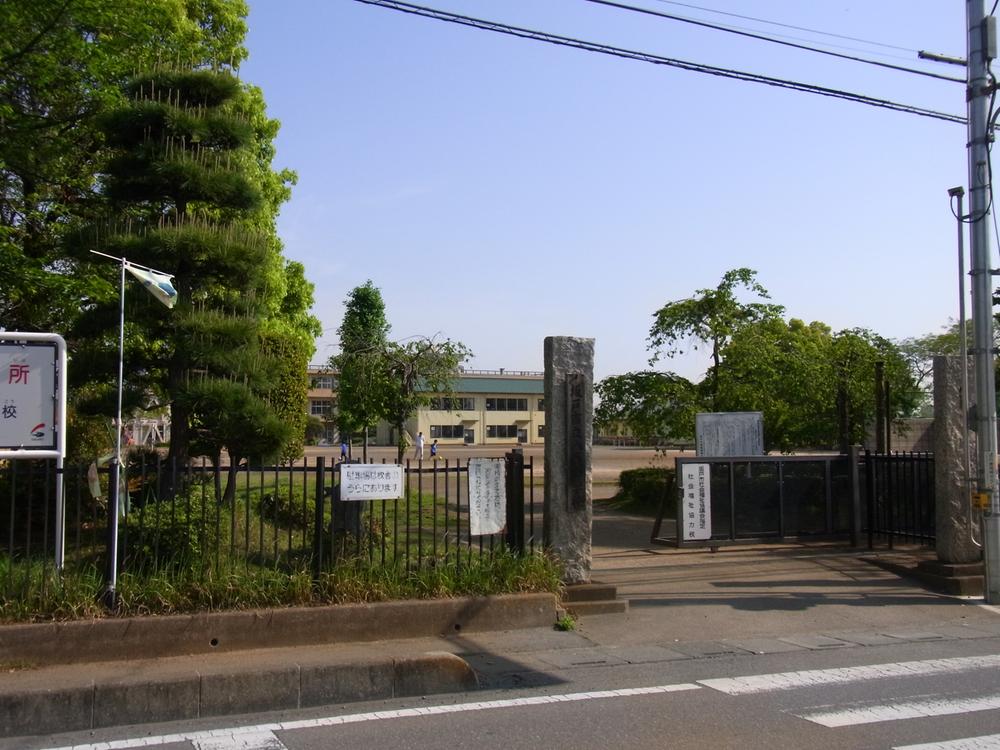 Primary school. 600m to enter Nishi Elementary School