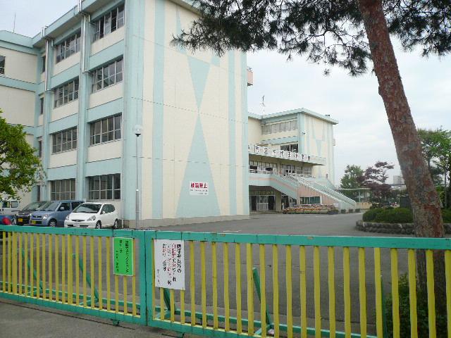 Primary school. Chiyoda 630m small children also safe school route to elementary school, 8 minutes to about 630m walk to the Chiyoda elementary school