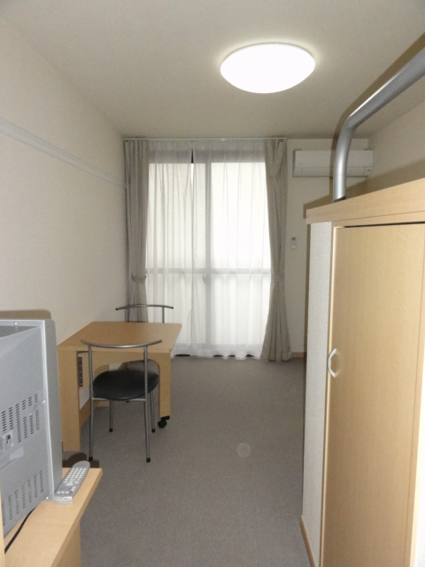 Living and room. curtain ・ Also it comes with air conditioning. 