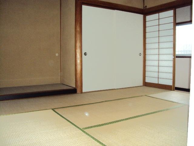 Living and room. 1F Japanese-style room