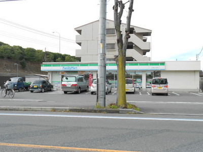 Convenience store. 650m to Family Mart (convenience store)