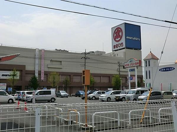 Shopping centre. Up to about MaruHiro department store Sakado shop 500m