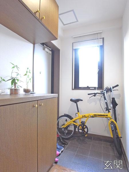 Entrance. Local (June 2013) Shooting