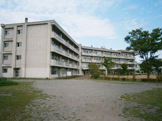 Junior high school. Asabano until junior high school 400m Asabano junior high school 5 minutes walk (about 400m)