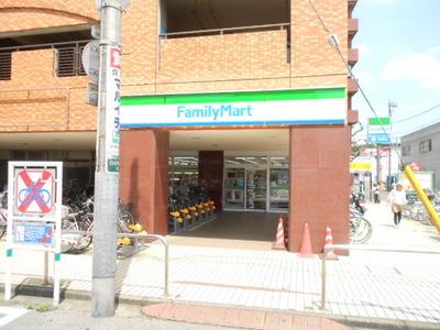 Convenience store. Family Mart (convenience store) to 200m