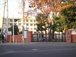 Primary school. Sakado Municipal Sakado until elementary school 738m