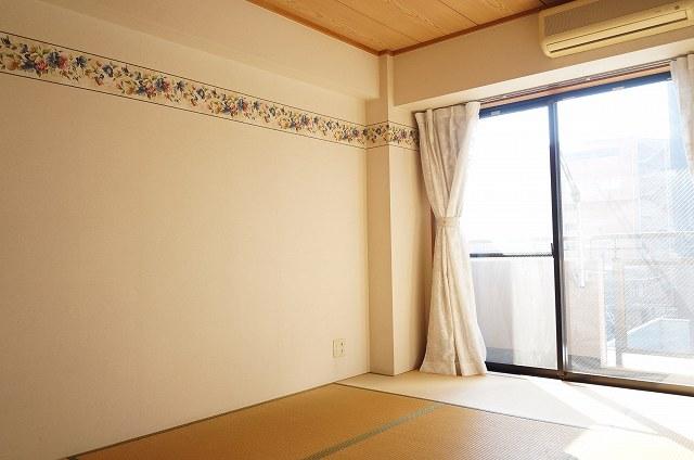 Non-living room. Local (10 May 2013) Shooting