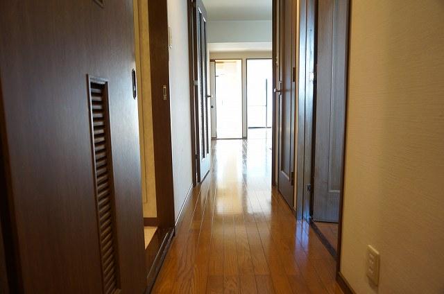 Entrance. Local (10 May 2013) Shooting