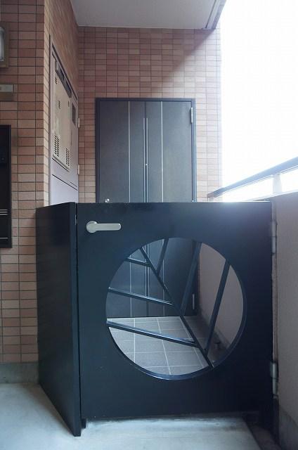 Entrance. Local (10 May 2013) Shooting