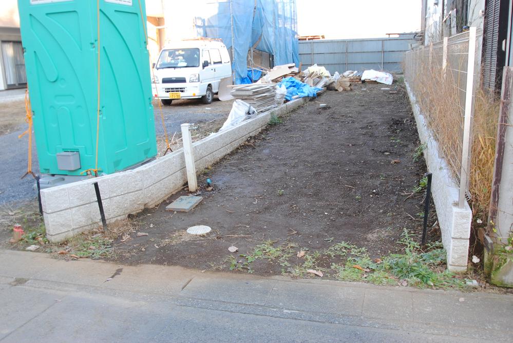 Parking lot. Color ・ Arrangement and the like will differ. 