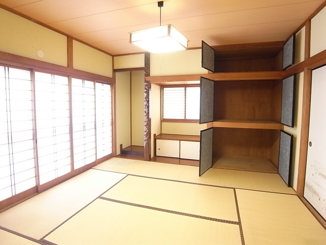 Living and room. First floor Japanese-style room 8 quires Closet