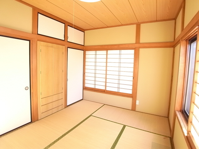 Other room space. Japanese-style room 6 quires east Closet closet