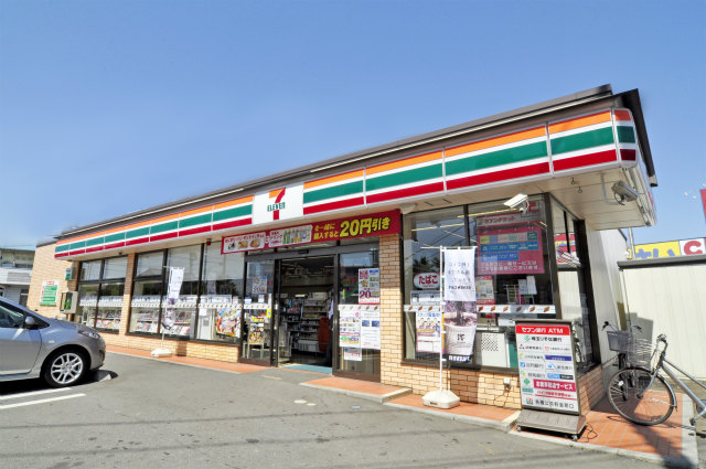 Convenience store. 220m to Seven-Eleven (convenience store)