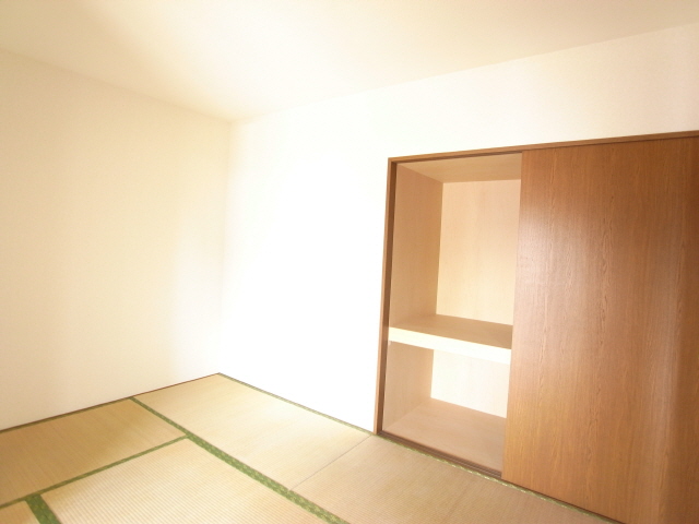 Other room space. Japanese-style room 6 quires Closet