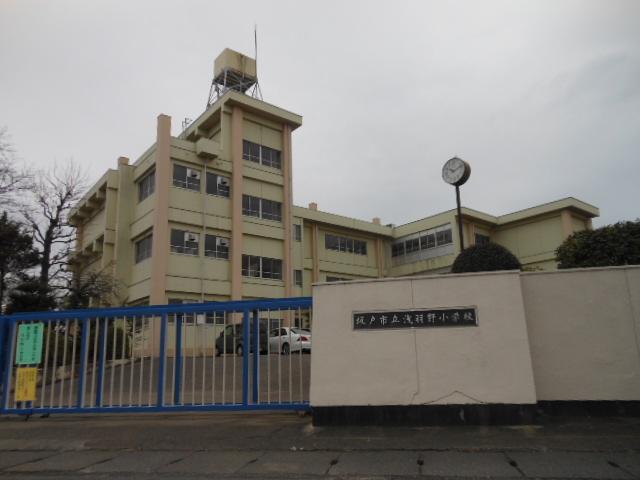 Primary school. Municipal Asabano until elementary school 1300m