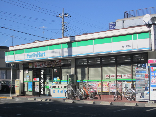 Convenience store. FamilyMart Sakado Minamicho store up (convenience store) 164m