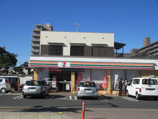 Convenience store. Seven-Eleven Sakado Honcho store up (convenience store) 961m