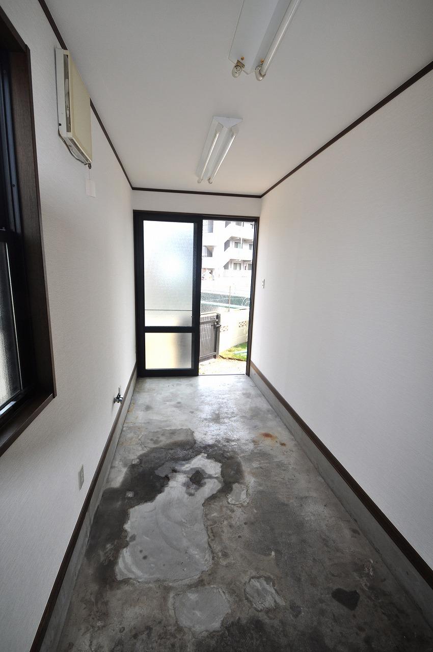 Other introspection. Concrete dirt floor on the first floor. bike ・ Perfect for storage, such as a bicycle.