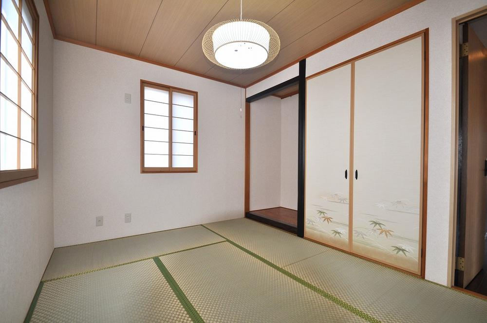Non-living room. Second floor Japanese-style room. Also it comes with alcove in the housing.