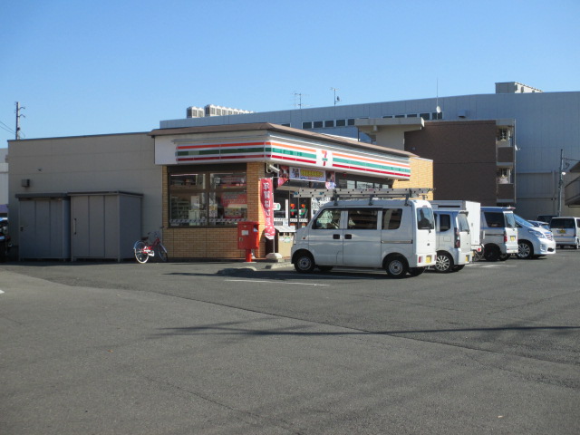 Convenience store. Seven-Eleven North Sakado estate before store up (convenience store) 356m