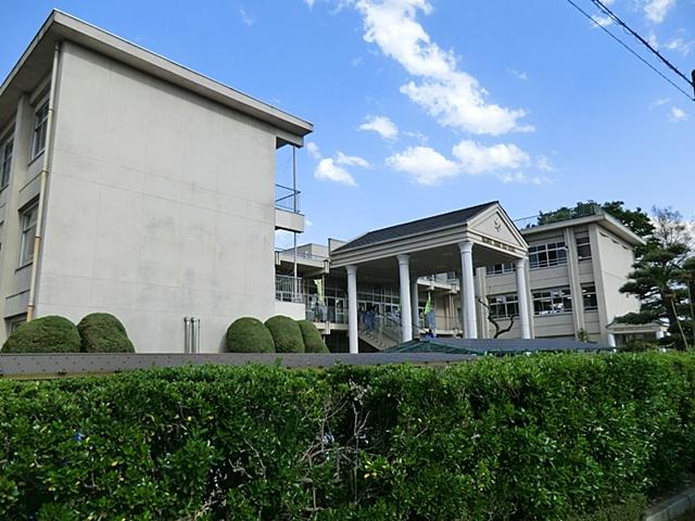 Junior high school. 2310m to Wakamiya junior high school