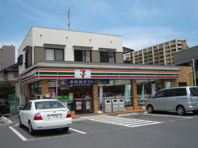 Convenience store. 170m to Seven-Eleven (convenience store)