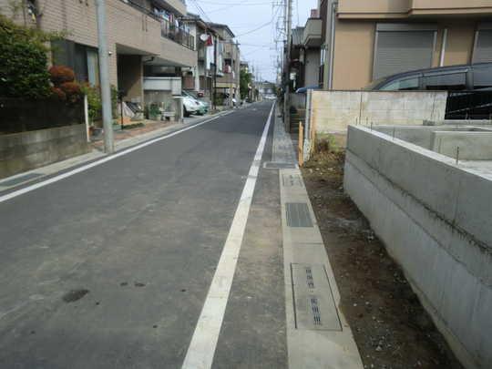 Local photos, including front road. Frontal road